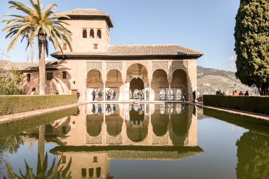Granada: 3-Hour Alhambra and Generalife Gardens Guided Tour - Who will get the most from this tour