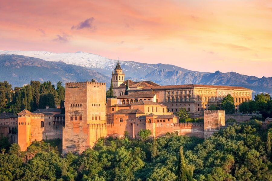 Granada: 3-Hour Alhambra and Generalife Gardens Guided Tour - The Alhambra complex and the first views