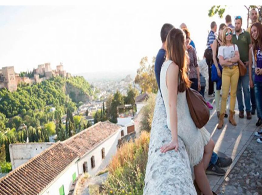 Granada: Albaicín and Sacromonte 2.5-Hour Walking Tour - The Alhambra views are part of the route