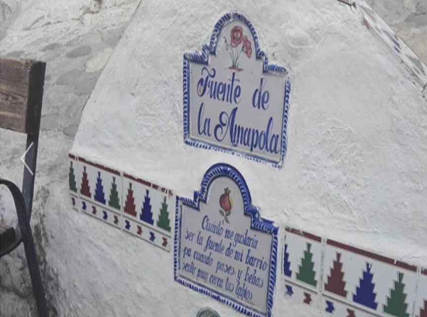 Granada: Albaicín and Sacromonte 2.5-Hour Walking Tour - Duration, group feel, and price