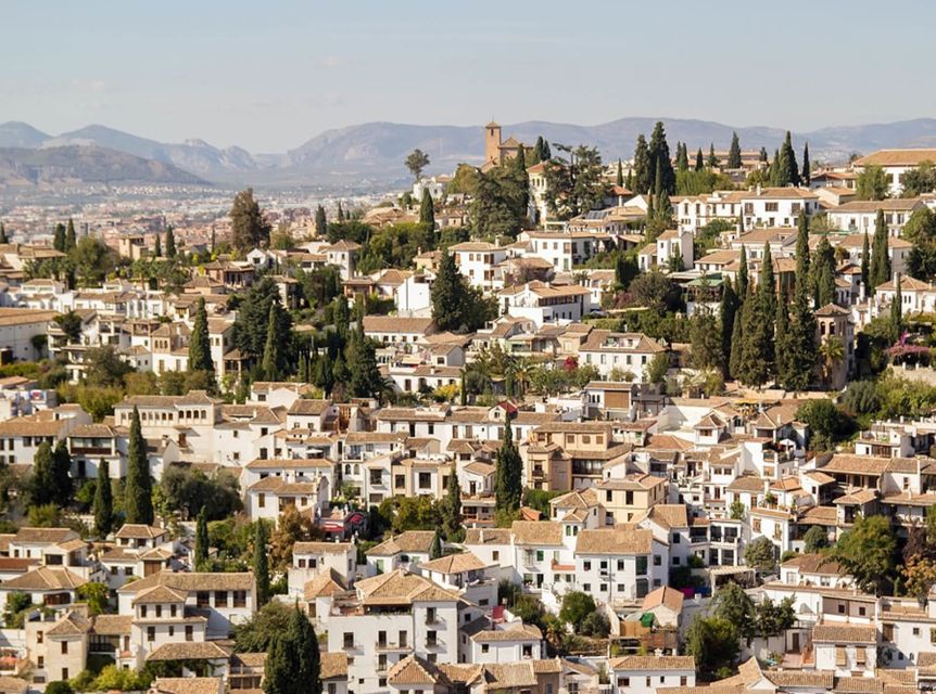 Granada: Albaicín and Sacromonte 2.5-Hour Walking Tour - Is the Albaicín and Sacromonte tour worth booking?