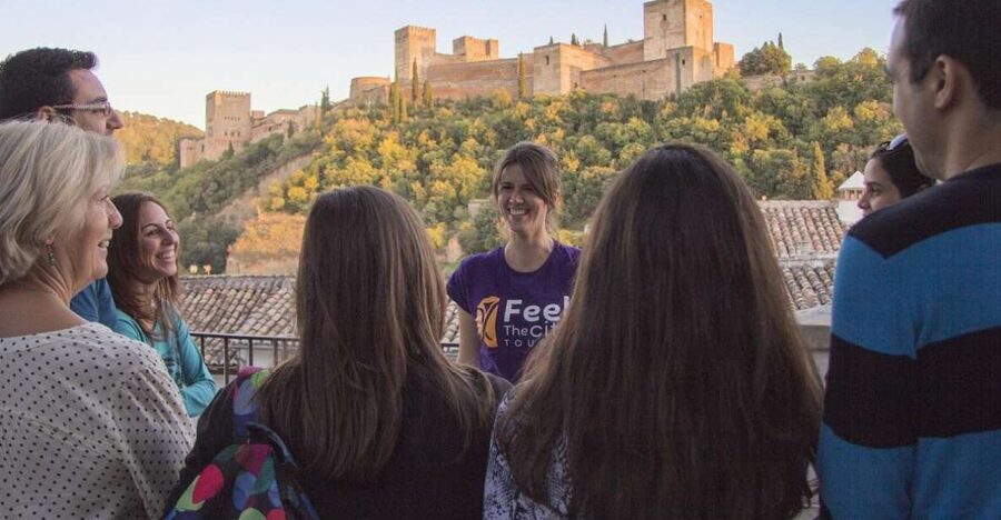 Granada: Albaicín and Sacromonte 2.5-Hour Walking Tour - Albaicín, where Granada keeps its Moorish shape