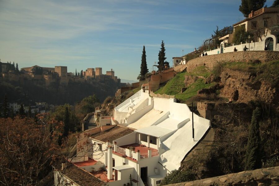 Granada: Albaicin and Sacromonte E-Bike Tour - Guides who shape the experience