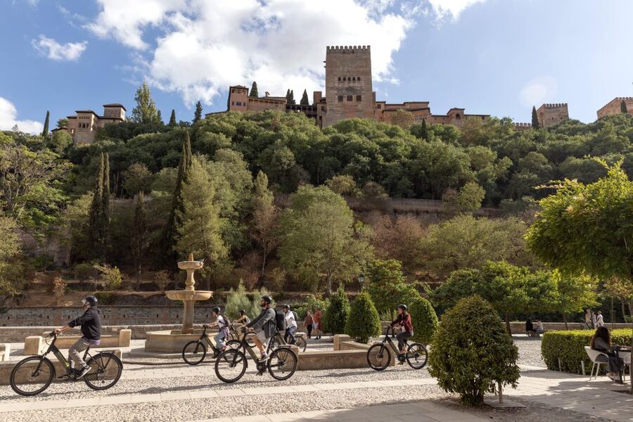 Granada: Albaicin and Sacromonte E-Bike Tour - Entering the Albaicin’s Moorish lanes