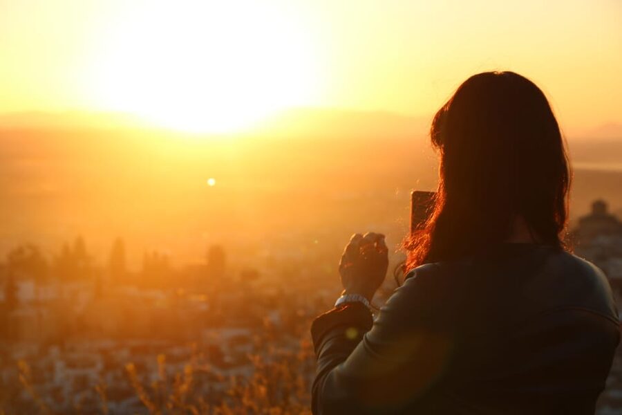 Granada: Albaicín and Sacromonte Guided Sunset Walking Tour - The Great Mosque area and the shift toward Sacromonte