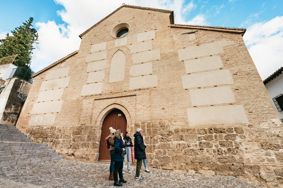 Granada: Albaicín and Sacromonte Guided Sunset Walking Tour - How hard is the walk?