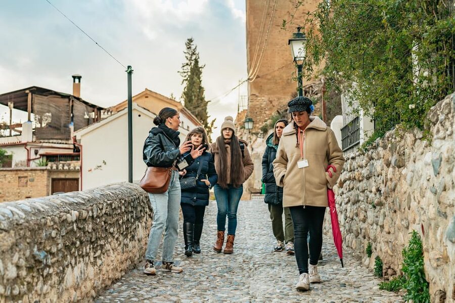 Granada: Albaicín and Sacromonte Guided Sunset Walking Tour - Starting at Plaza Nueva