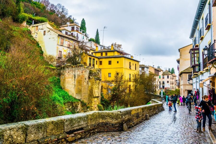 Granada: Albaicín and Sacromonte Walking Tour - What to wear and what to leave behind