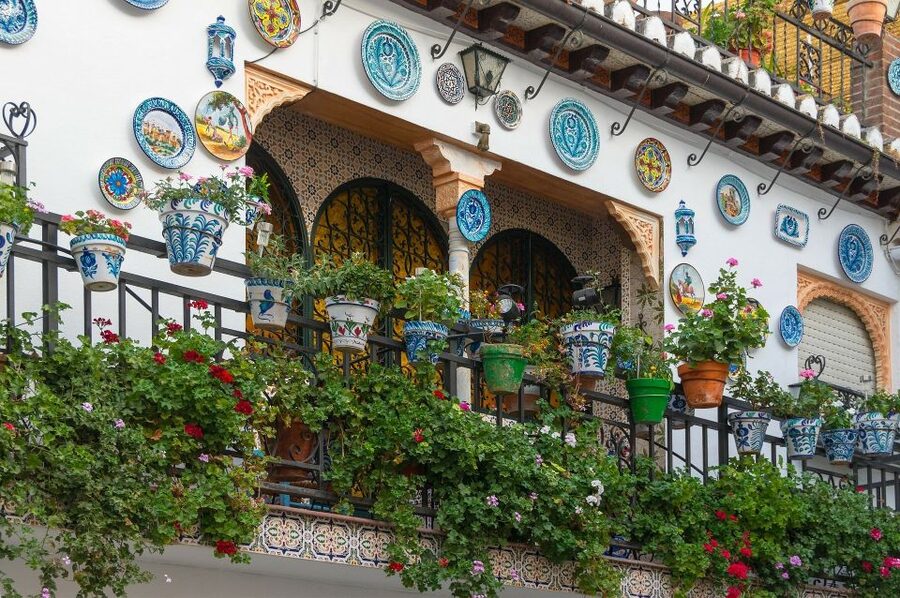 Granada: Albaicín, Sacromonte & Museum of Caves Walking Tour - The downhill route and final stop