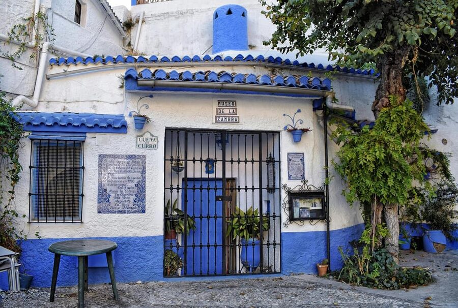 Granada: Albaicín, Sacromonte & Museum of Caves Walking Tour - Starting at Plaza Nueva and riding toward the caves