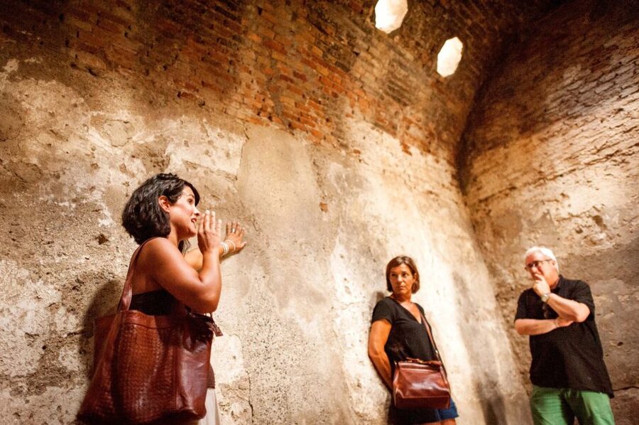 Granada: Albayzin and Sacromonte Walking Tour - What the Guides Add to the Experience