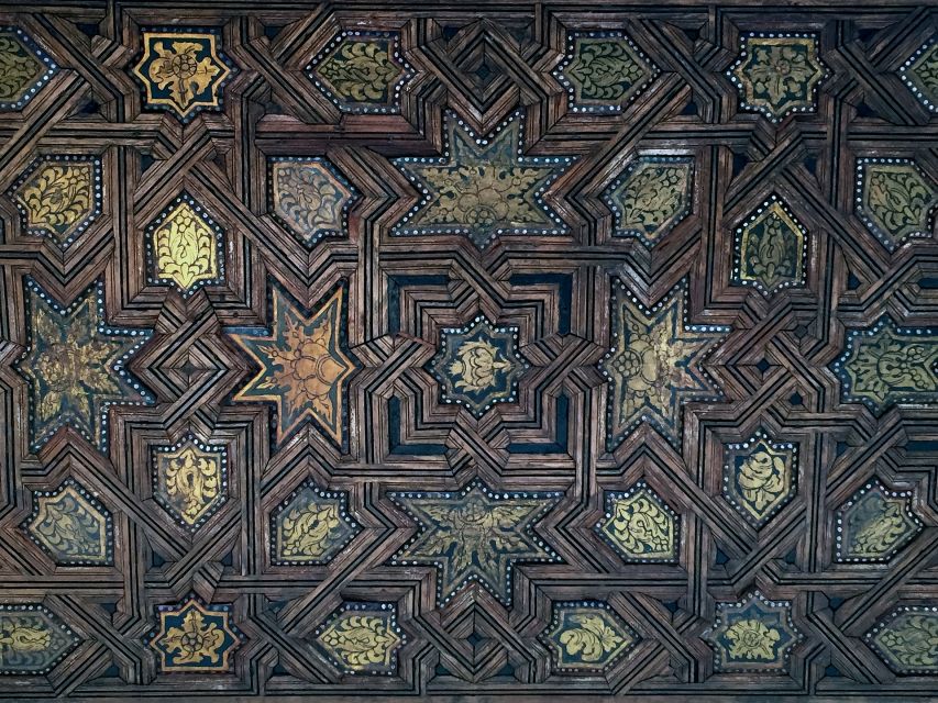 Granada: Alhambra and Generalife Gardens Guided Tour - Key points at a glance