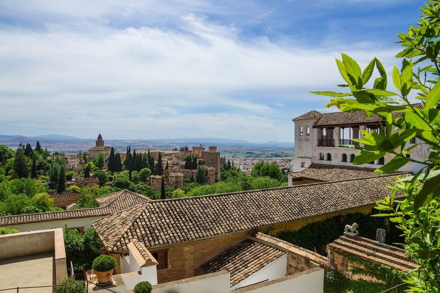 Granada: Alhambra and Generalife Gardens Guided Tour - Price, time, and what you receive for $44