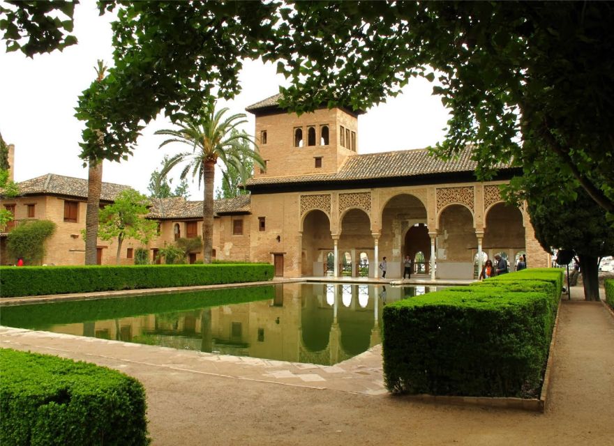 Granada: Alhambra and Generalife Gardens Guided Tour - Paseo de los Cipreses and the first gardens