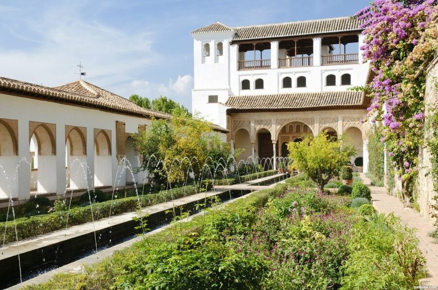 Granada: Alhambra and Generalife Gardens Guided Tour - The Alcazaba, where the military story begins