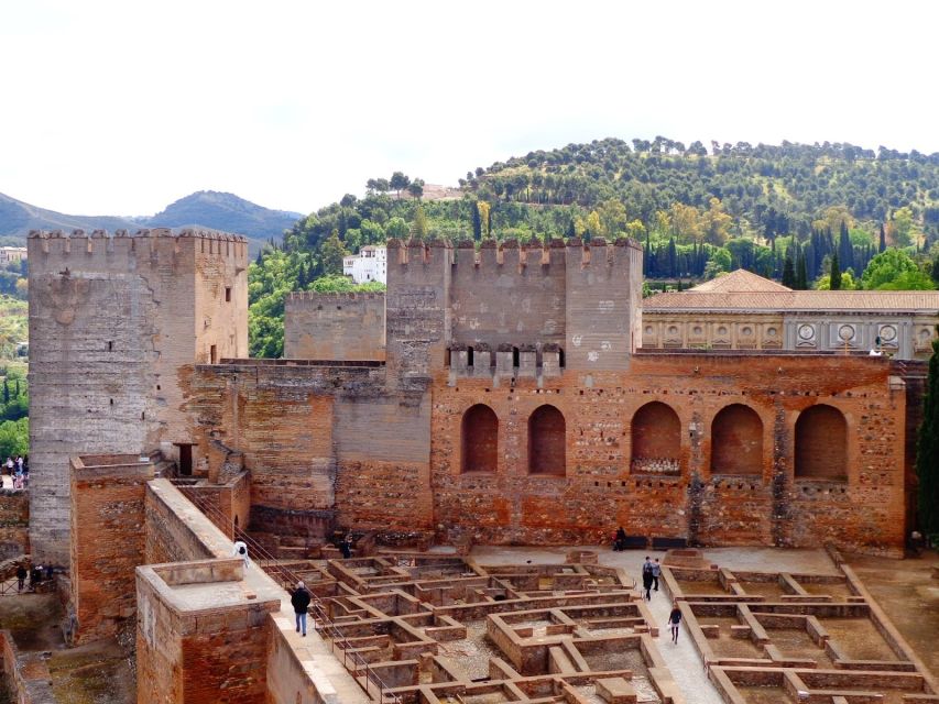Granada: Alhambra and Generalife Gardens Guided Tour - Palace Arcade, Rauda, and Yusuf III Palace