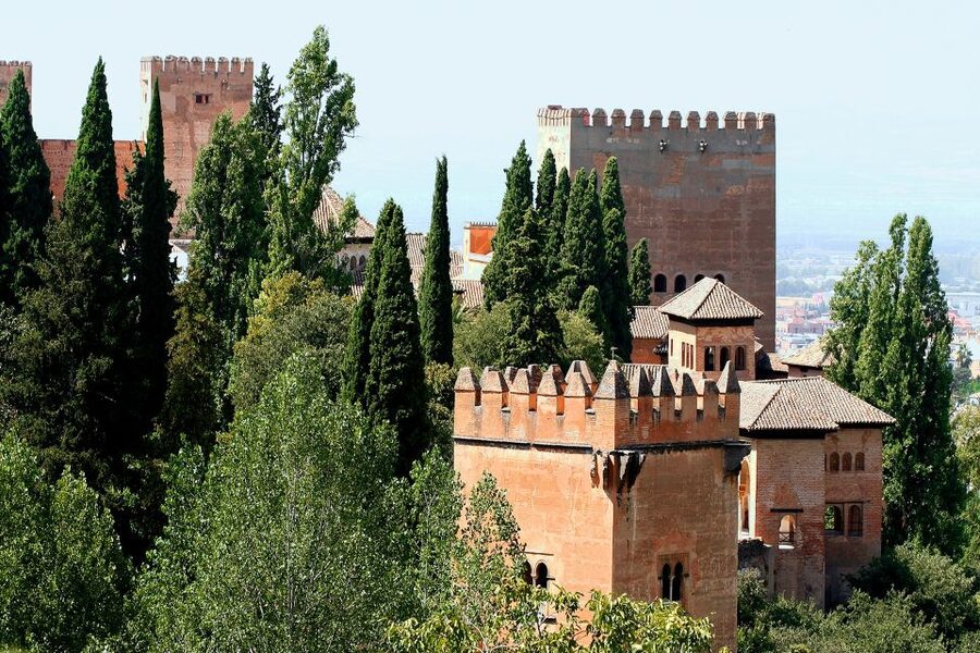 Granada: Alhambra and Generalife Gardens Guided Tour - How good is the guiding?