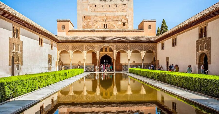 Granada: Alhambra and Nasrid Palaces Entry Ticket - Generalife Gardens and the summer palace