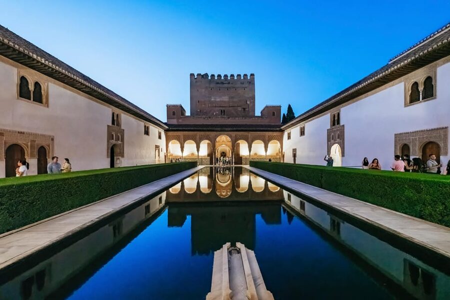 Granada: Alhambra and Nasrid Palaces Guided Tour at Night - Palace of Charles V: a 15-minute change of mood