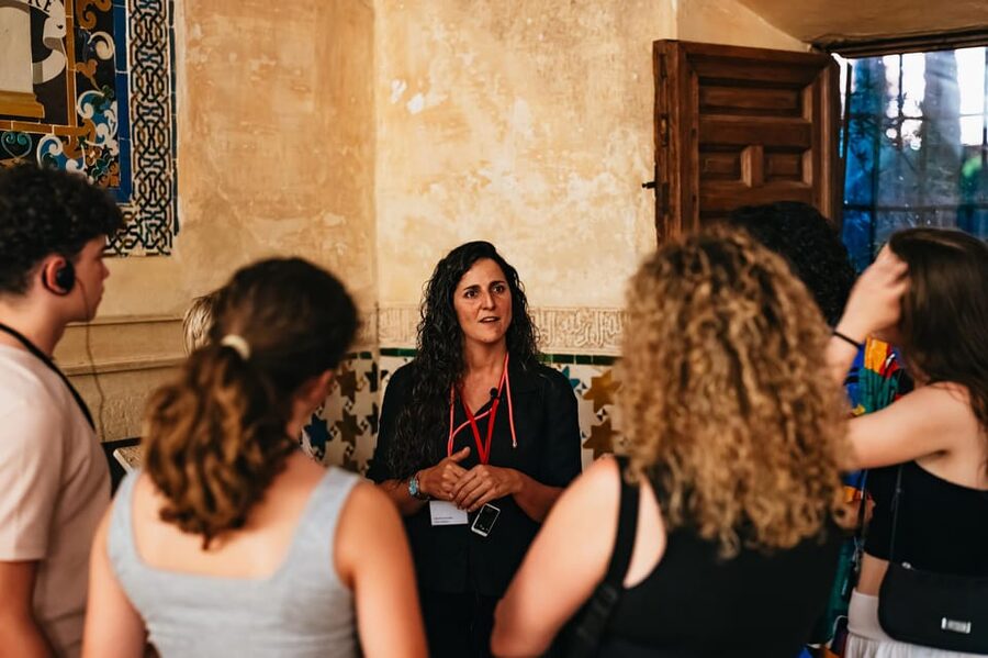 Granada: Alhambra and Nasrid Palaces Guided Tour at Night - Practical advice for a smoother visit