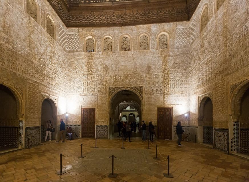 Granada: Alhambra and Nasrid Palaces Private Tour - Palace of Charles V and the change in power