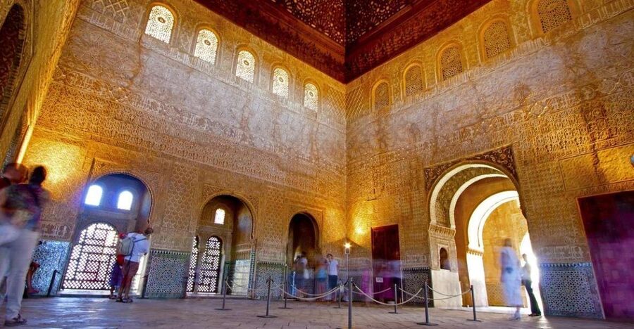 Granada: Alhambra and Nasrid Palaces Private Tour - How the guides shape the visit