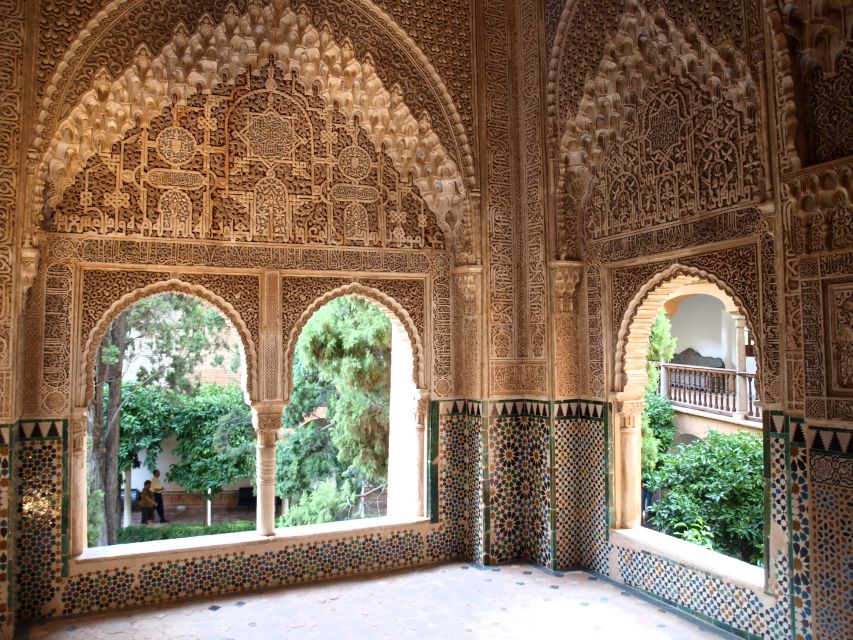 Granada: Alhambra Complex Guided Tour with Ticket - Key points to know before you book