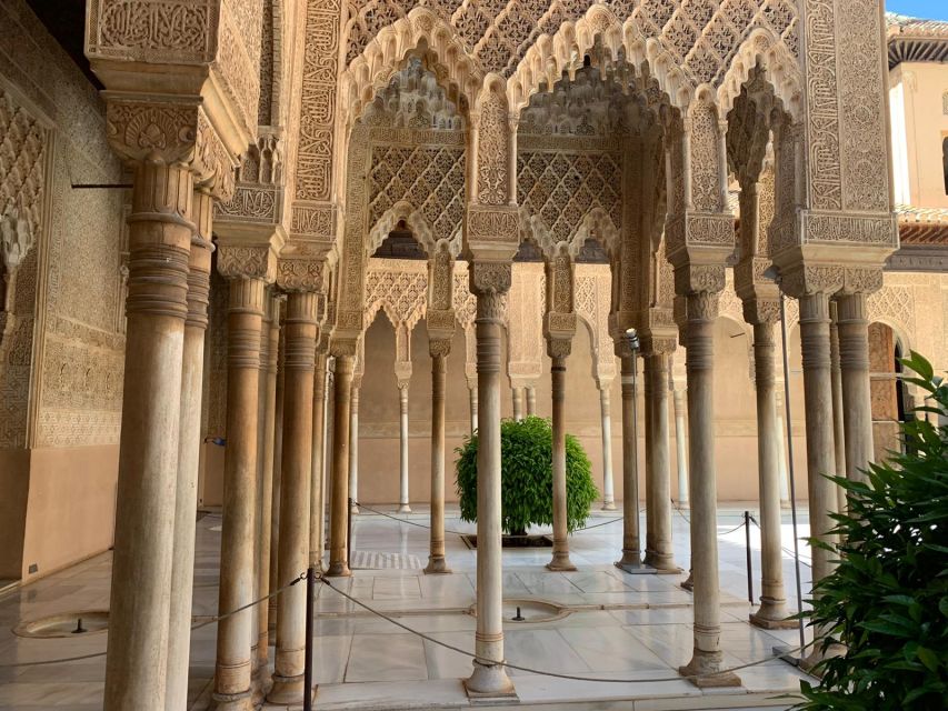 Granada: Alhambra Complex Guided Tour with Ticket - Why a guide helps at the Alhambra
