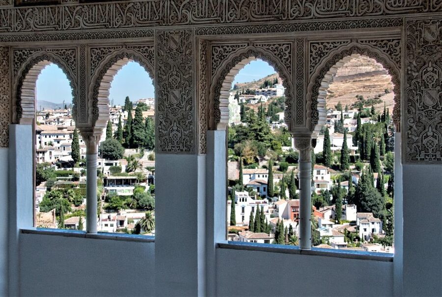 Granada: Alhambra Complex Guided Tour with Ticket - Three hours, group size, and the real pace