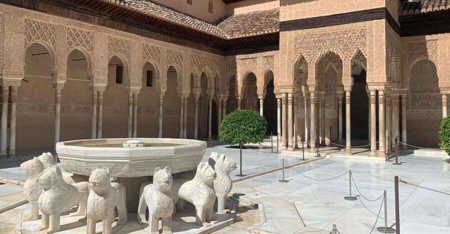 Granada: Alhambra Complex Guided Tour with Ticket - Meeting beneath the orange umbrella