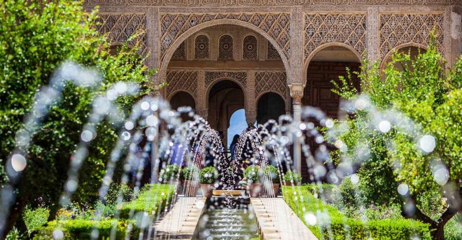 Granada: Alhambra Fast-Track Guided Tour - Palace of Charles V: a sharp change in style