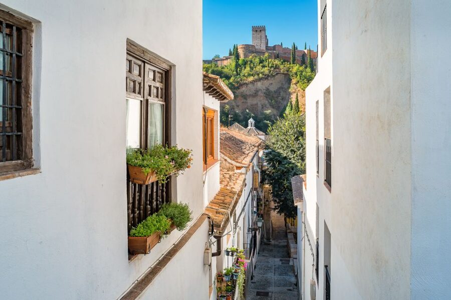 Granada: Alhambra Full Complex & Andalusi Monuments Tickets - Cuarto Real de Santo Domingo adds another layer