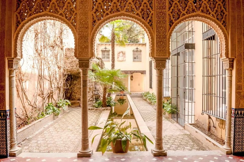 Granada: Alhambra & Gardens Tour w/Nasrid Palaces Option - Who should book this Alhambra tour?
