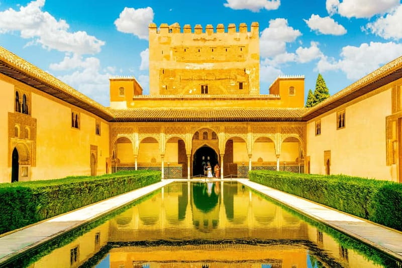 Granada: Alhambra, Generalife & Nasrid Palaces Guided Tour - Key points at a glance