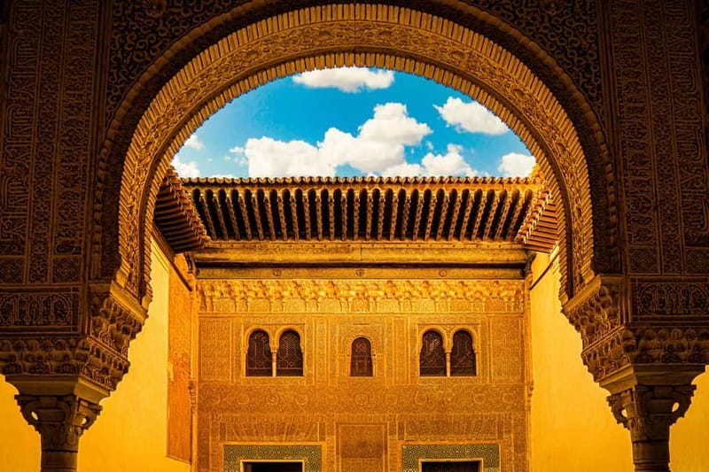 Granada: Alhambra, Generalife & Nasrid Palaces Guided Tour - Who will enjoy this Alhambra tour?