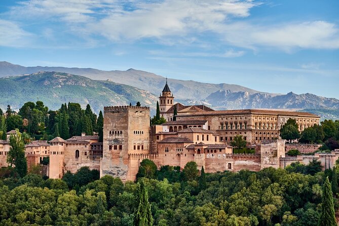 Granada: Alhambra Guided Tour including Nasrid Palaces - Why a Guide Helps at the Alhambra