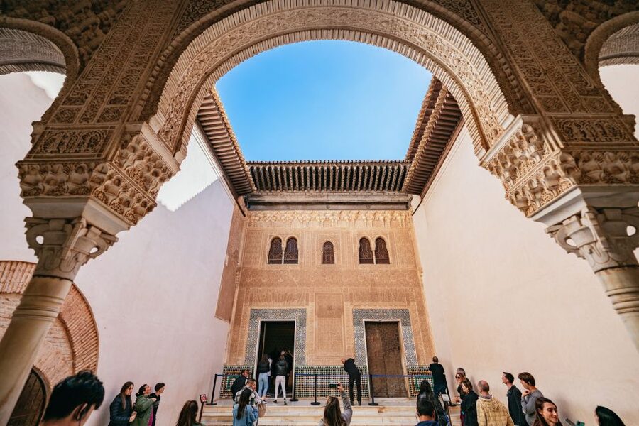 Granada: Alhambra Guided Tour with Nasrid Palaces & Gardens - Is $82 Good Value?