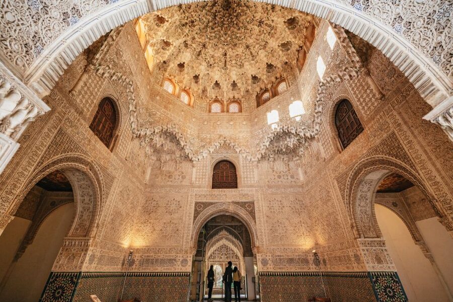 Granada: Alhambra Guided Tour with Nasrid Palaces & Gardens - Who Should Book This Alhambra Tour?