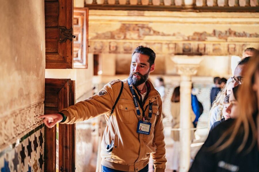 Granada: Alhambra Guided Tour with Nasrid Palaces & Gardens - My Practical Booking Advice