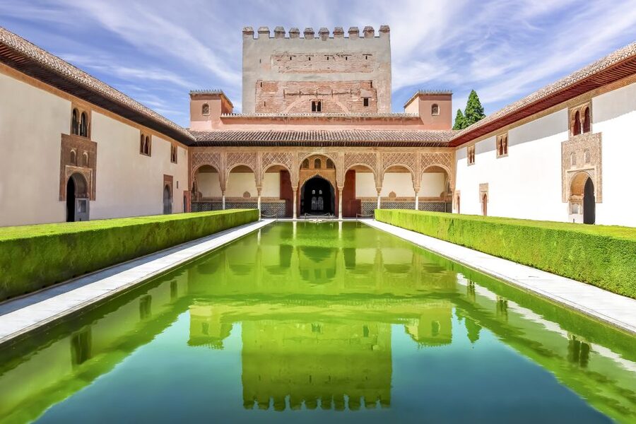 Granada: Alhambra, Nasrid, and Generalife Private Tour - Languages, names, and guide quality