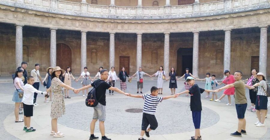 Granada: Alhambra, Nasrid Palaces, & Generalife Guided Tour - Key points at a glance