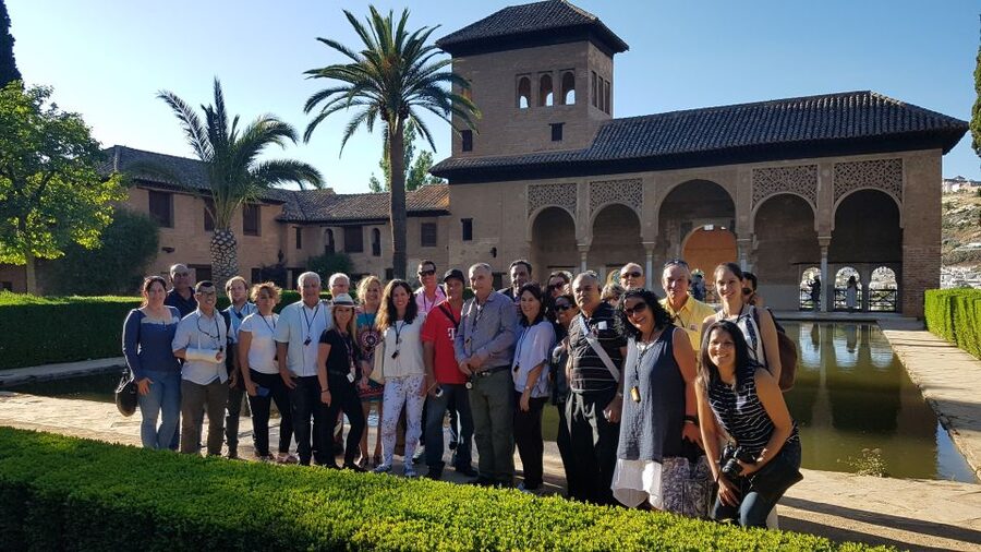 Granada: Alhambra, Nasrid Palaces, & Generalife Guided Tour - Why this tour makes sense at the Alhambra