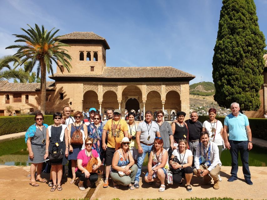 Granada: Alhambra, Nasrid Palaces, & Generalife Guided Tour - Generalife gardens: a calm opening hour
