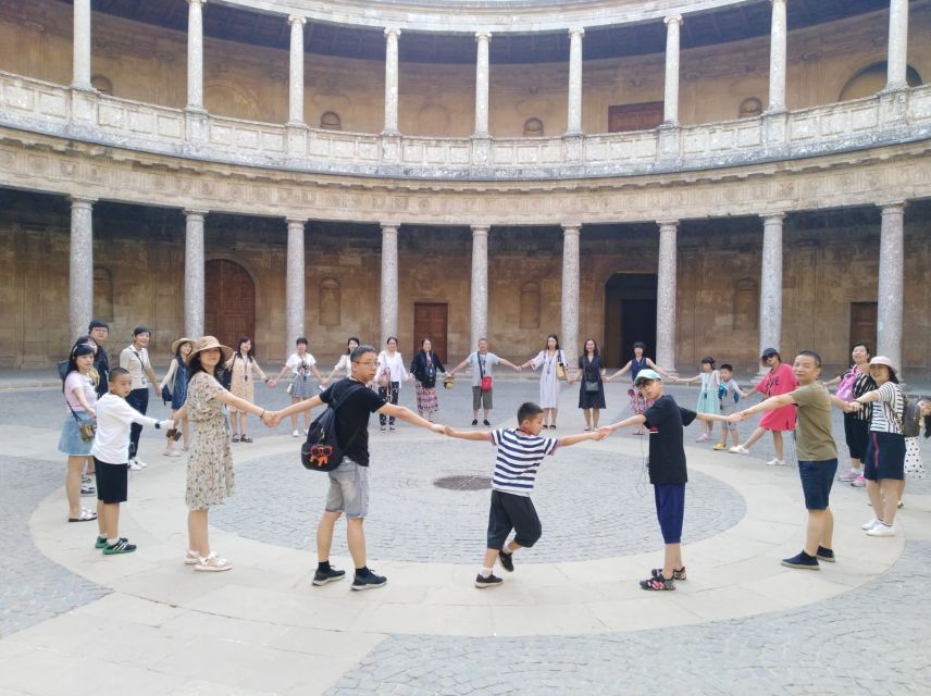 Granada: Alhambra, Nasrid Palaces, & Generalife Guided Tour - Finding the meeting point near La Mimbre