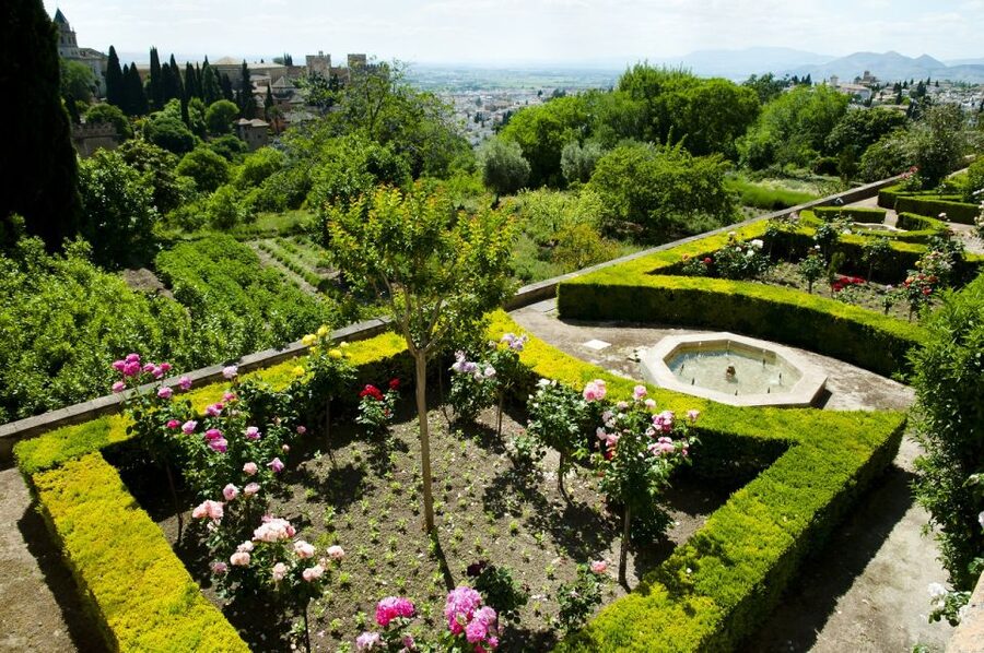 Granada: Alhambra Palace Guided Tour - What $50 buys you