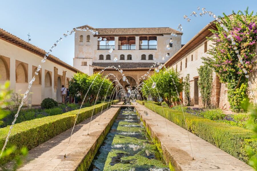 Granada: Alhambra Ticket and Guided Tour with Nasrid Palaces - The Nasrid Palaces and Patio de los Leones