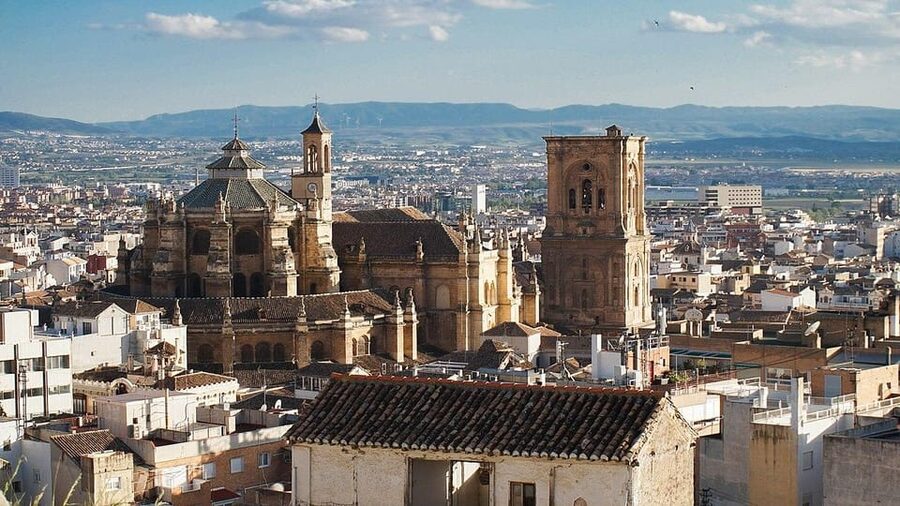 Granada: Cathedral and Royal Chapel Private tour with ticket - The Royal Chapel and the tombs of Ferdinand and Isabella