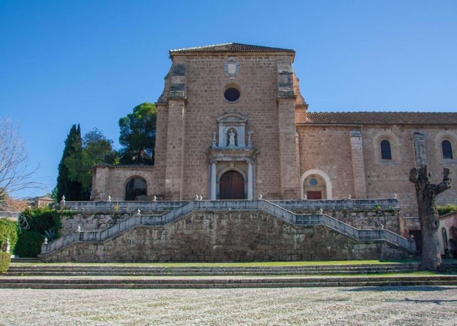 Granada: Cathedral, Royal Chapel & 5 Monuments Combo Ticket - San Jerónimo, a quiet stop near the center