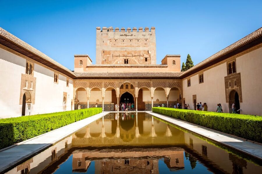 Granada: E-Bike Tour and Fast-Track Alhambra Ticket - Albaicín: Granada’s Moorish quarter from the saddle
