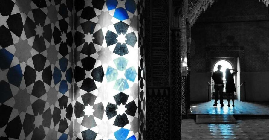 Granada: Fast-Track Alhambra & Nasrid Palaces Guided Tour - Why the Alhambra deserves a guided visit
